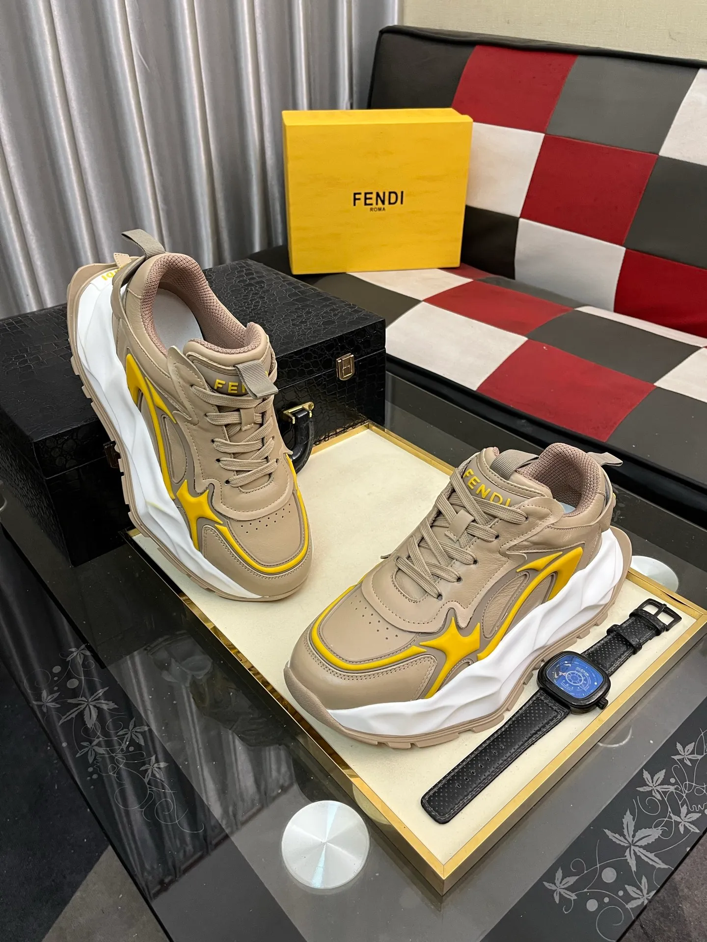 Men's Men's Shoes💰580⌚️⌚️[fendi] Fendi's classic and comfortable men's, this complex sneaker is made of soft calfskin➕genuine leather lining➕original ultra-light rubber material with rough outsole. This unique light style is suitable for the casual and refined sensibility of this season. It is comfortable and natural on the feet. It is an everyday style for casual travel in autumn and winter! 38-446️⃣colors available